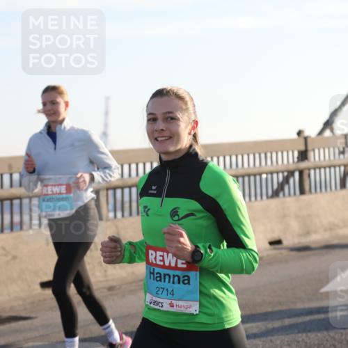 03.10.2025 - Köhlbrandbrückenlauf Yannick Fuchs http://msf.ph/oto/9177023 03.10.2025 08:27:05 Position 1 1229, 2714 meine-sportfotos.de