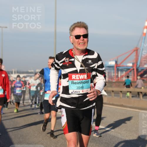 03.10.2025 - Köhlbrandbrückenlauf Yannick Fuchs http://msf.ph/oto/9177035 03.10.2025 08:47:46 Position 2 3540 meine-sportfotos.de