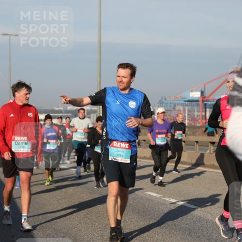 03.10.2025 - Köhlbrandbrückenlauf Yannick Fuchs http://msf.ph/oto/9177040 03.10.2025 08:47:47 Position 2 1456, 3751 meine-sportfotos.de