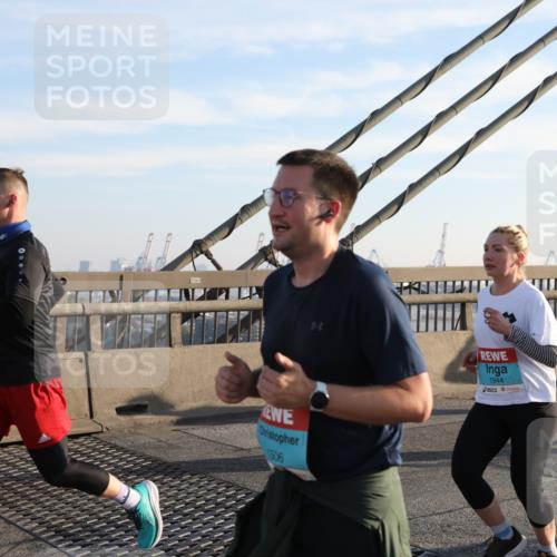 03.10.2025 - Köhlbrandbrückenlauf Yannick Fuchs http://msf.ph/oto/9177048 03.10.2025 08:27:08 Position 1 1506, 1944 meine-sportfotos.de