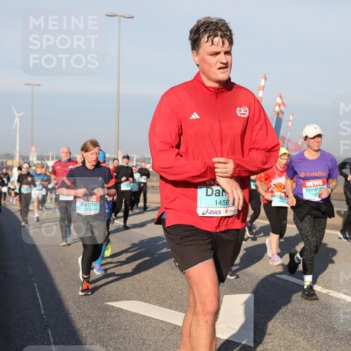 03.10.2025 - Köhlbrandbrückenlauf Yannick Fuchs http://msf.ph/oto/9177057 03.10.2025 08:47:50 Position 2 2813, 1456 meine-sportfotos.de