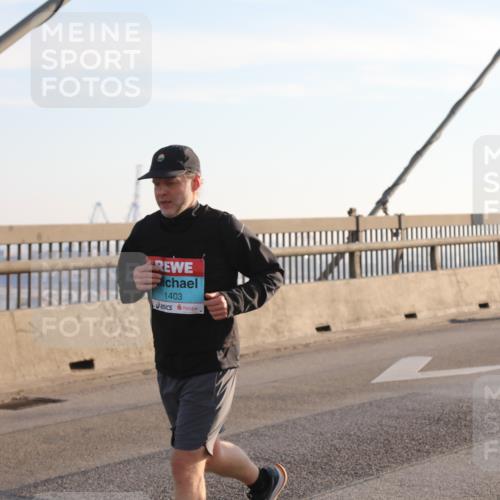 03.10.2025 - Köhlbrandbrückenlauf Yannick Fuchs http://msf.ph/oto/9177068 03.10.2025 08:27:10 Position 1 1403 meine-sportfotos.de