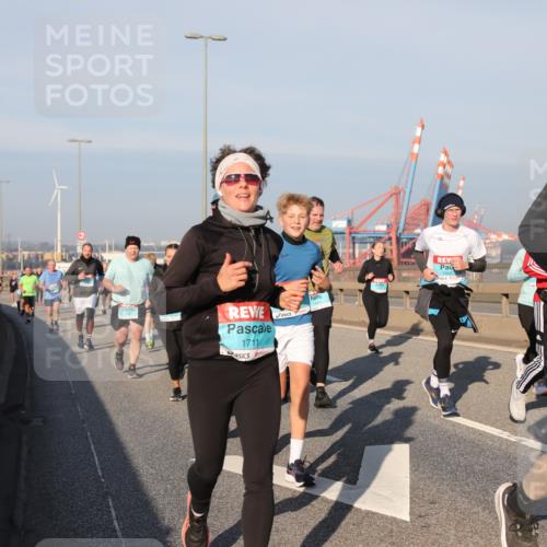 03.10.2025 - Köhlbrandbrückenlauf Yannick Fuchs http://msf.ph/oto/9177098 03.10.2025 08:47:56 Position 2 1711, 1852, 1848 meine-sportfotos.de