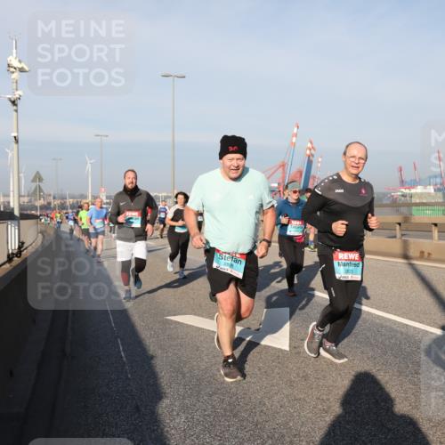 03.10.2025 - Köhlbrandbrückenlauf Yannick Fuchs http://msf.ph/oto/9177129 03.10.2025 08:47:59 Position 2 2826, 2825 meine-sportfotos.de