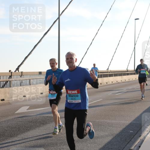 03.10.2025 - Köhlbrandbrückenlauf Yannick Fuchs http://msf.ph/oto/9177132 03.10.2025 08:27:17 Position 1 1319, 3679 meine-sportfotos.de