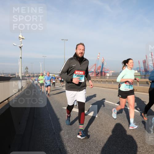 03.10.2025 - Köhlbrandbrückenlauf Yannick Fuchs http://msf.ph/oto/9177137 03.10.2025 08:48:01 Position 2 045, 1267 meine-sportfotos.de