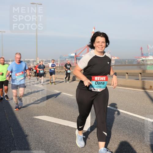 03.10.2025 - Köhlbrandbrückenlauf Yannick Fuchs http://msf.ph/oto/9177142 03.10.2025 08:48:02 Position 2 1325, 1796 meine-sportfotos.de
