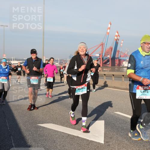 03.10.2025 - Köhlbrandbrückenlauf Yannick Fuchs http://msf.ph/oto/9177182 03.10.2025 08:48:07 Position 2 1471, 2098, 2956, 2165 meine-sportfotos.de