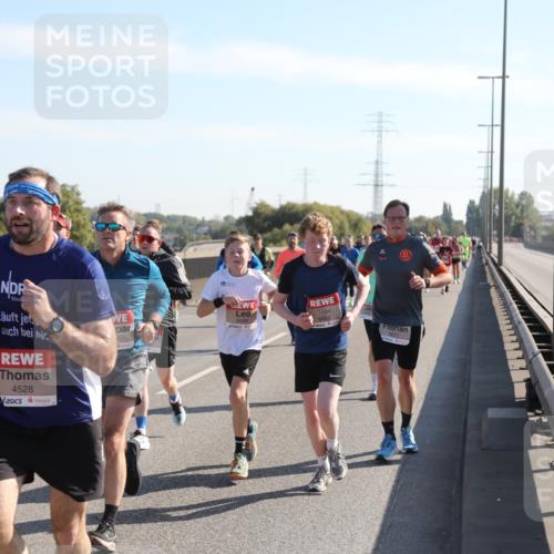 03.10.2025 - Köhlbrandbrückenlauf Yannick Fuchs http://msf.ph/oto/9177192 03.10.2025 11:16:11 Position 3 4528, 6803, 5671 meine-sportfotos.de