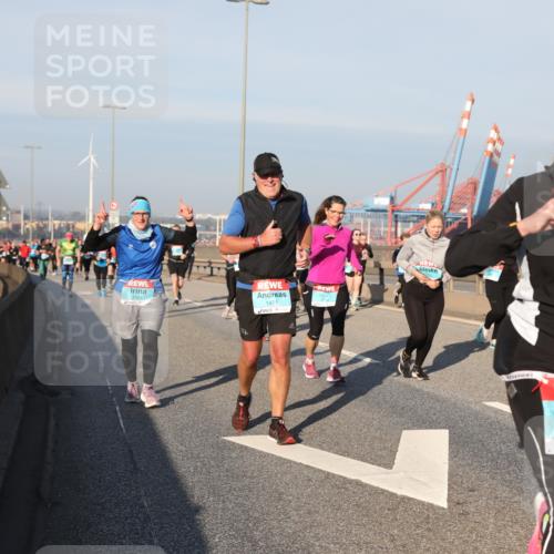 03.10.2025 - Köhlbrandbrückenlauf Yannick Fuchs http://msf.ph/oto/9177197 03.10.2025 08:48:09 Position 2 2954, 1471, 2098 meine-sportfotos.de