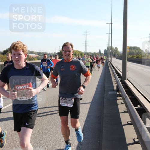 03.10.2025 - Köhlbrandbrückenlauf Yannick Fuchs http://msf.ph/oto/9177206 03.10.2025 11:16:13 Position 3 32, 6088, 6803, 5671 meine-sportfotos.de