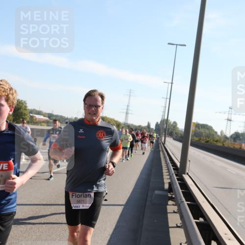 03.10.2025 - Köhlbrandbrückenlauf Yannick Fuchs http://msf.ph/oto/9177209 03.10.2025 11:16:13 Position 3 38, 6803, 5671 meine-sportfotos.de