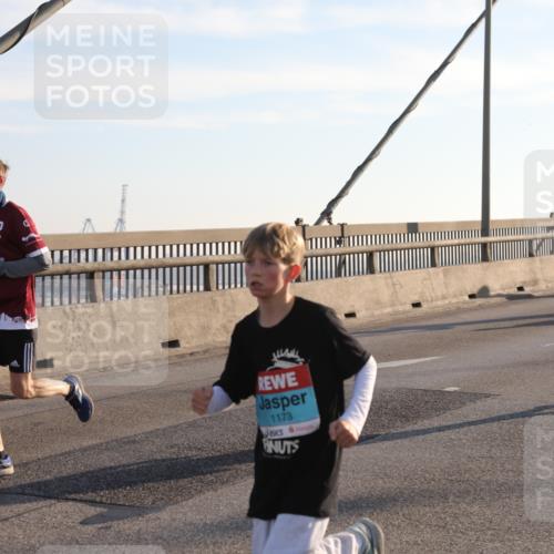 03.10.2025 - Köhlbrandbrückenlauf Yannick Fuchs http://msf.ph/oto/9177221 03.10.2025 08:27:28 Position 1 12, 1173 meine-sportfotos.de