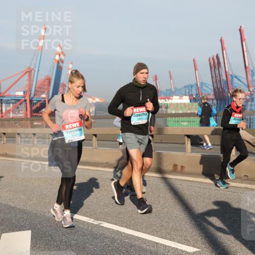 03.10.2025 - Köhlbrandbrückenlauf Yannick Fuchs http://msf.ph/oto/9177237 03.10.2025 08:48:13 Position 2 1905, 1907 meine-sportfotos.de