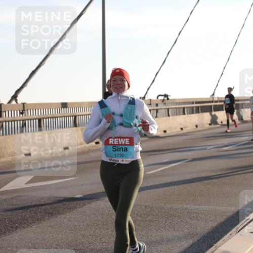 03.10.2025 - Köhlbrandbrückenlauf Yannick Fuchs http://msf.ph/oto/9177348 03.10.2025 08:27:44 Position 1 1730 meine-sportfotos.de