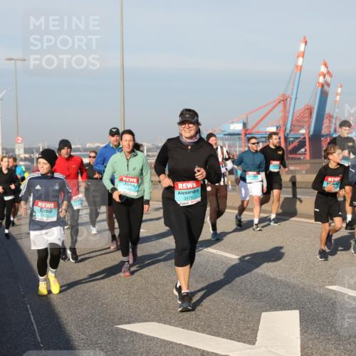 03.10.2025 - Köhlbrandbrückenlauf Yannick Fuchs http://msf.ph/oto/9177358 03.10.2025 08:48:24 Position 2 3178, 3175, 17 meine-sportfotos.de