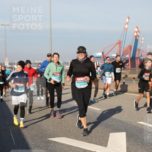 03.10.2025 - Köhlbrandbrückenlauf Yannick Fuchs http://msf.ph/oto/9177361 03.10.2025 08:48:24 Position 2 3175, 17 meine-sportfotos.de