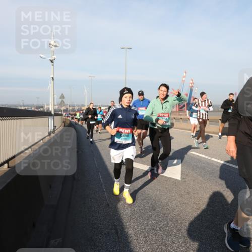 03.10.2025 - Köhlbrandbrückenlauf Yannick Fuchs http://msf.ph/oto/9177393 03.10.2025 08:48:26 Position 2 3178, 3175 meine-sportfotos.de