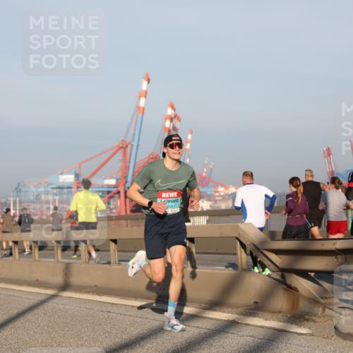 03.10.2025 - Köhlbrandbrückenlauf Yannick Fuchs http://msf.ph/oto/9177394 03.10.2025 08:27:55 Position 1 008 meine-sportfotos.de