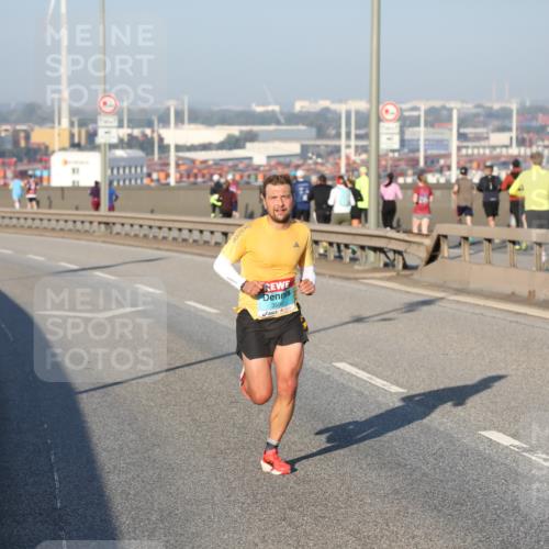 03.10.2025 - Köhlbrandbrückenlauf Yannick Fuchs http://msf.ph/oto/9177414 03.10.2025 08:27:59 Position 1 3590 meine-sportfotos.de