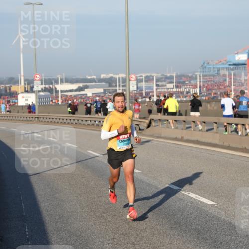 03.10.2025 - Köhlbrandbrückenlauf Yannick Fuchs http://msf.ph/oto/9177424 03.10.2025 08:28:00 Position 1  meine-sportfotos.de