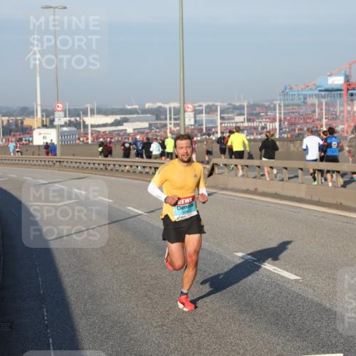03.10.2025 - Köhlbrandbrückenlauf Yannick Fuchs http://msf.ph/oto/9177426 03.10.2025 08:28:00 Position 1 3590 meine-sportfotos.de