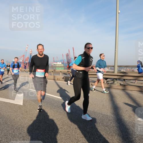 03.10.2025 - Köhlbrandbrückenlauf Yannick Fuchs http://msf.ph/oto/9177435 03.10.2025 08:48:30 Position 2  meine-sportfotos.de