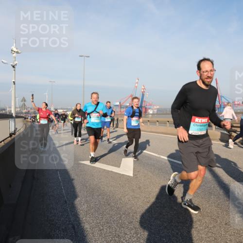03.10.2025 - Köhlbrandbrückenlauf Yannick Fuchs http://msf.ph/oto/9177444 03.10.2025 08:48:30 Position 2 1797 meine-sportfotos.de