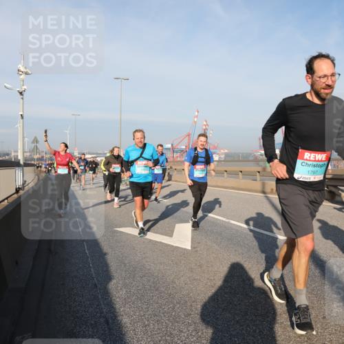 03.10.2025 - Köhlbrandbrückenlauf Yannick Fuchs http://msf.ph/oto/9177447 03.10.2025 08:48:30 Position 2 1797 meine-sportfotos.de