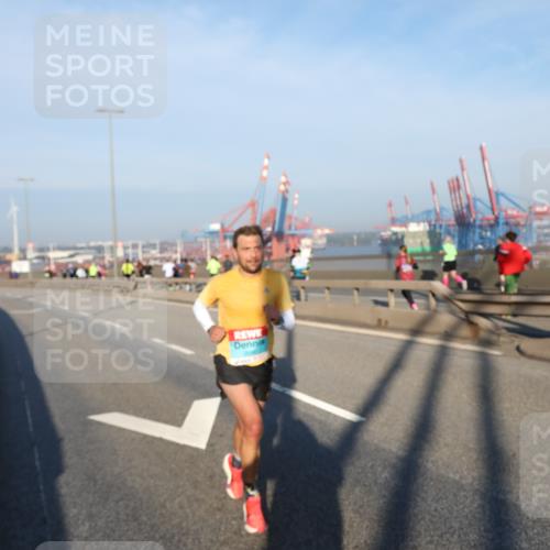 03.10.2025 - Köhlbrandbrückenlauf Yannick Fuchs http://msf.ph/oto/9177451 03.10.2025 08:28:01 Position 1  meine-sportfotos.de
