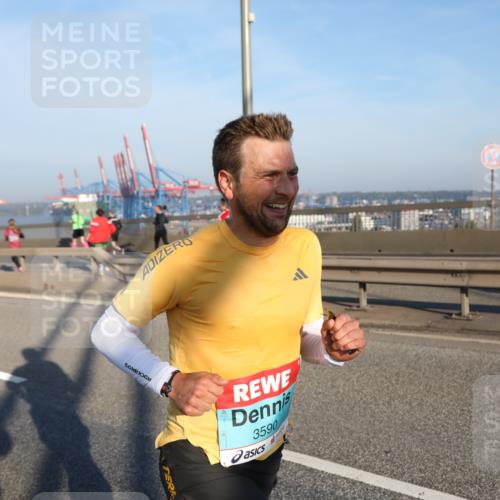 03.10.2025 - Köhlbrandbrückenlauf Yannick Fuchs http://msf.ph/oto/9177463 03.10.2025 08:28:02 Position 1 3590 meine-sportfotos.de
