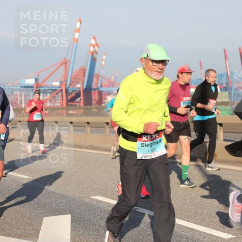 03.10.2025 - Köhlbrandbrückenlauf Yannick Fuchs http://msf.ph/oto/9177471 03.10.2025 08:48:35 Position 2 2285, 1164, 1485 meine-sportfotos.de