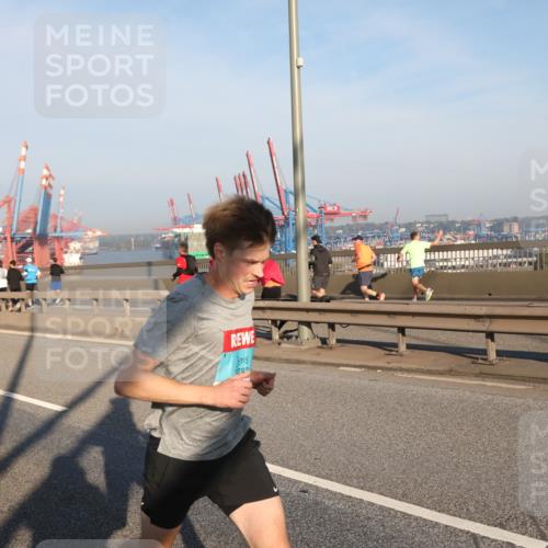 03.10.2025 - Köhlbrandbrückenlauf Yannick Fuchs http://msf.ph/oto/9177488 03.10.2025 08:28:24 Position 1 782 meine-sportfotos.de
