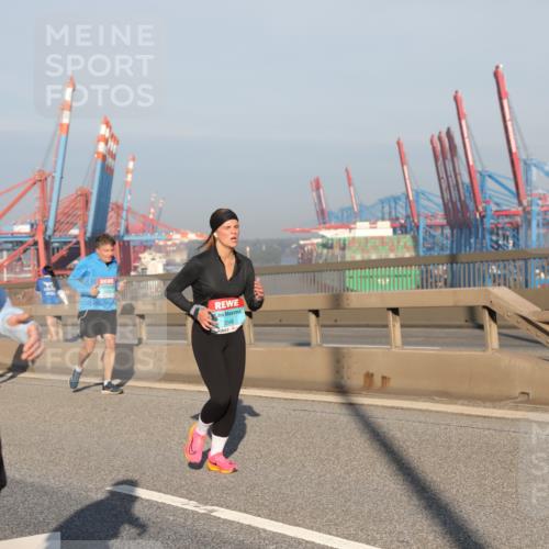 03.10.2025 - Köhlbrandbrückenlauf Yannick Fuchs http://msf.ph/oto/9177537 03.10.2025 08:48:42 Position 2 2046 meine-sportfotos.de
