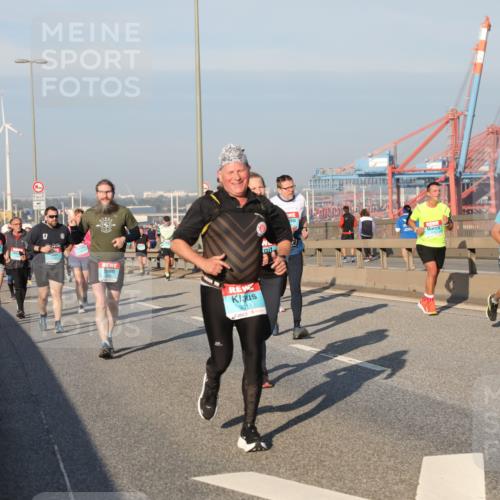 03.10.2025 - Köhlbrandbrückenlauf Yannick Fuchs http://msf.ph/oto/9177548 03.10.2025 08:48:44 Position 2 17, 3017 meine-sportfotos.de