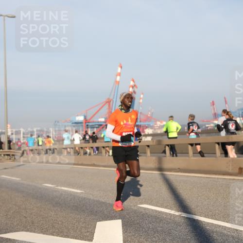 03.10.2025 - Köhlbrandbrückenlauf Yannick Fuchs http://msf.ph/oto/9177552 03.10.2025 08:29:01 Position 1  meine-sportfotos.de