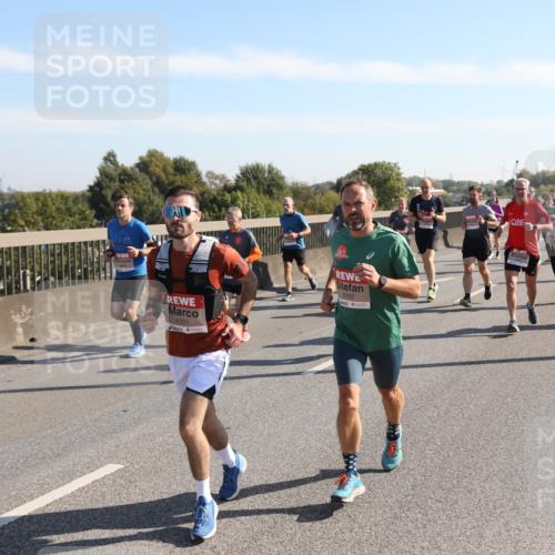 03.10.2025 - Köhlbrandbrückenlauf Yannick Fuchs http://msf.ph/oto/9177553 03.10.2025 11:16:49 Position 3 4331, 5707 meine-sportfotos.de