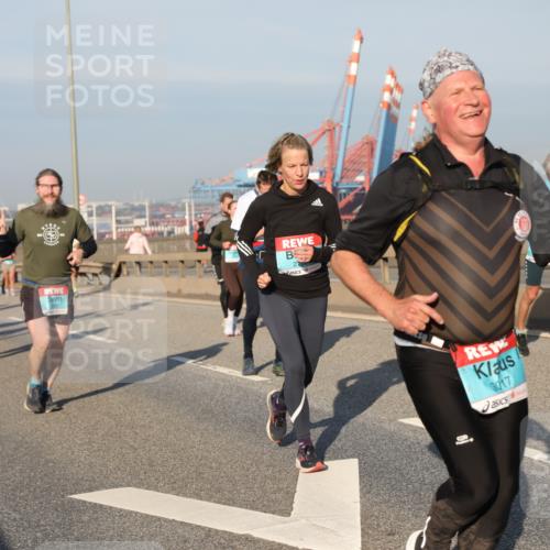 03.10.2025 - Köhlbrandbrückenlauf Yannick Fuchs http://msf.ph/oto/9177564 03.10.2025 08:48:45 Position 2 8017 meine-sportfotos.de