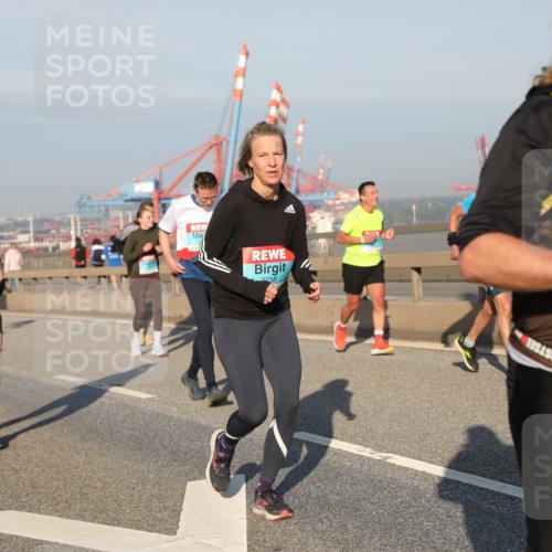 03.10.2025 - Köhlbrandbrückenlauf Yannick Fuchs http://msf.ph/oto/9177571 03.10.2025 08:48:46 Position 2 2758, 8017 meine-sportfotos.de