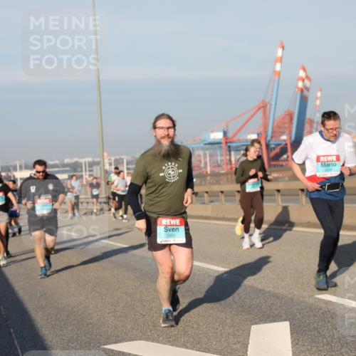 03.10.2025 - Köhlbrandbrückenlauf Yannick Fuchs http://msf.ph/oto/9177580 03.10.2025 08:48:46 Position 2 1390, 3169, 275 meine-sportfotos.de
