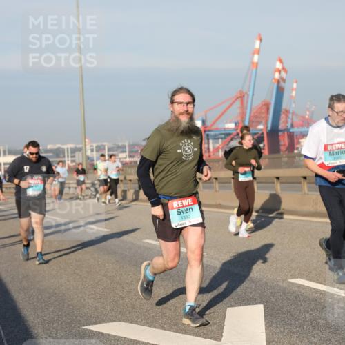 03.10.2025 - Köhlbrandbrückenlauf Yannick Fuchs http://msf.ph/oto/9177585 03.10.2025 08:48:47 Position 2 1390, 3169 meine-sportfotos.de