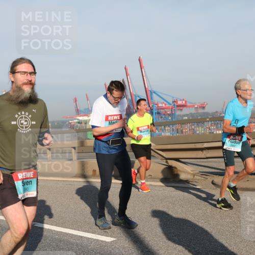 03.10.2025 - Köhlbrandbrückenlauf Yannick Fuchs http://msf.ph/oto/9177597 03.10.2025 08:48:48 Position 2 390, 2902, 18 meine-sportfotos.de