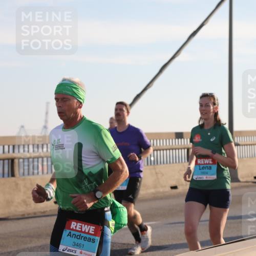 03.10.2025 - Köhlbrandbrückenlauf Yannick Fuchs http://msf.ph/oto/9177601 03.10.2025 08:29:32 Position 1 15, 3461, 1604 meine-sportfotos.de