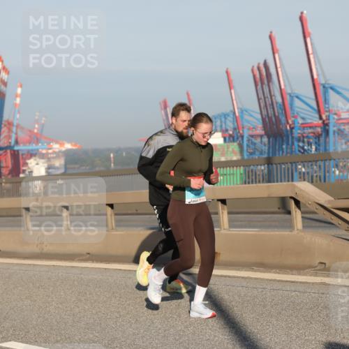 03.10.2025 - Köhlbrandbrückenlauf Yannick Fuchs http://msf.ph/oto/9177607 03.10.2025 08:48:49 Position 2  meine-sportfotos.de