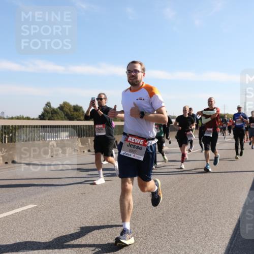 03.10.2025 - Köhlbrandbrückenlauf Yannick Fuchs http://msf.ph/oto/9177609 03.10.2025 11:16:53 Position 3 6097 meine-sportfotos.de