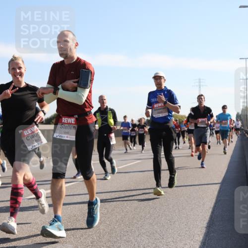 03.10.2025 - Köhlbrandbrückenlauf Yannick Fuchs http://msf.ph/oto/9177620 03.10.2025 11:16:55 Position 3 5645, 5646, 5849 meine-sportfotos.de