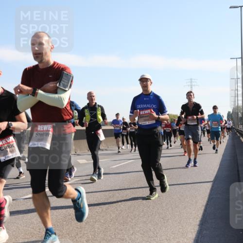 03.10.2025 - Köhlbrandbrückenlauf Yannick Fuchs http://msf.ph/oto/9177623 03.10.2025 11:16:55 Position 3 645, 5646, 5849 meine-sportfotos.de