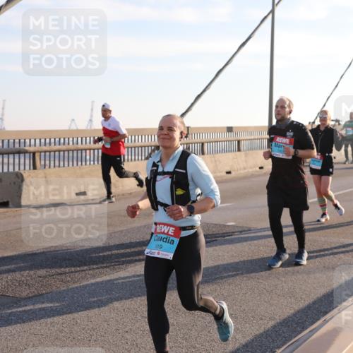 03.10.2025 - Köhlbrandbrückenlauf Yannick Fuchs http://msf.ph/oto/9177641 03.10.2025 08:29:36 Position 1 1919, 1921 meine-sportfotos.de