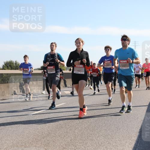 03.10.2025 - Köhlbrandbrückenlauf Yannick Fuchs http://msf.ph/oto/9177670 03.10.2025 11:16:58 Position 3 4763, 6821, 6722 meine-sportfotos.de