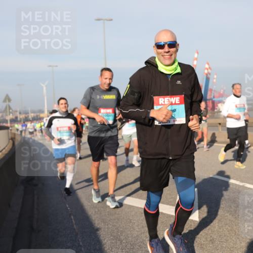 03.10.2025 - Köhlbrandbrückenlauf Yannick Fuchs http://msf.ph/oto/9177678 03.10.2025 08:48:56 Position 2 3 meine-sportfotos.de